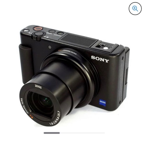 SONY ZV1 vlogging camera $850 non negotiable 🥰  with 2 battery packs & charger - Picture 1 of 4